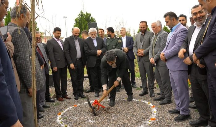 المان شهید گمنام وحدت اقوام استان گلستان را نشان می دهد
