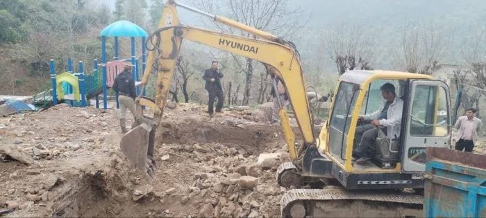 فیبررسانی مخابرات در مسیر روستای سوسرا به سرای محمد حسین شهرستان آزادشهر