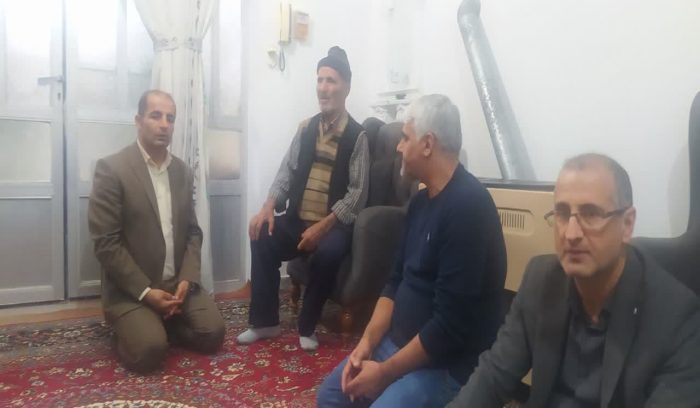 دیدار رئیس مخابرات شهرستان بندرگز با خانواده شهید فرضعلی