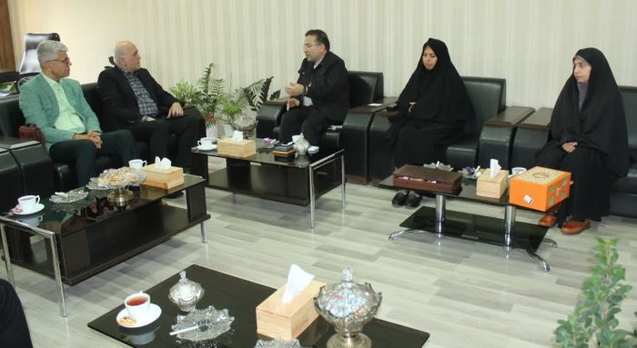 انسان مداری و کرامت انسانی اولین وظیفه ماست