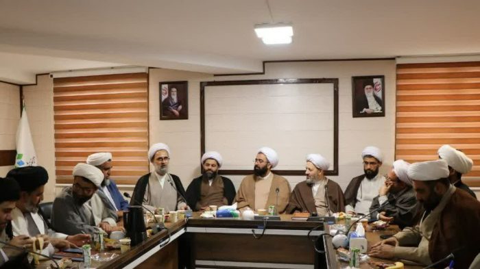 وحدت کلمه را تقویت کنیم