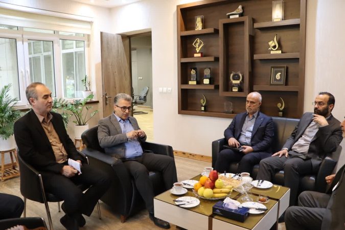 دیدار مسئولان استانی در کارخانه آرد زاهدی برای رفع موانع صدور بارنامه حمل آرد به خارج از استان