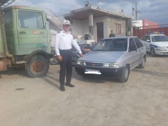 توقیف یکدستگاه سواری پراید در محور روستایی بدراق ملا بعلت انجام حرکات مخاطره آمیز و فاقد گواهینامه