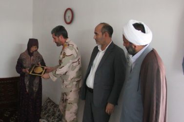 خانواده معظم شهدا مایه سرافرازی کشور و انقلاب هستند