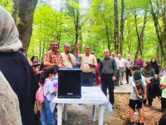 برگزاری گل‌گشت کارکنان دانشگاه علوم پزشکی گلستان به مناسبت هفته دولت در پارک جنگلی النگ‌دره گرگان