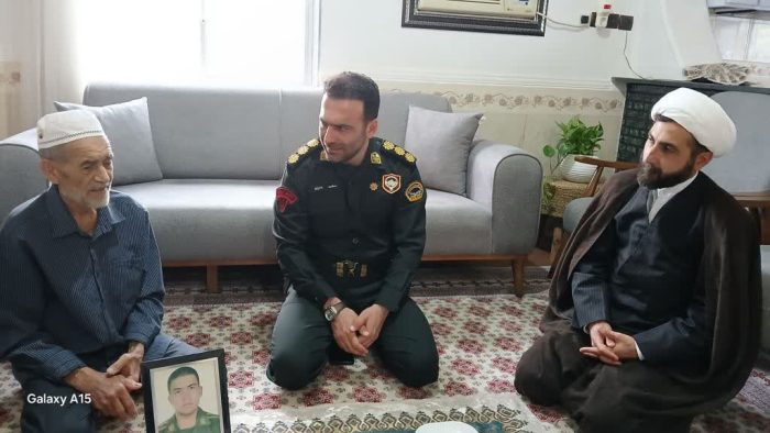 دیدار فرمانده انتظامی آق قلا با پدر شهید” امید گرکز”