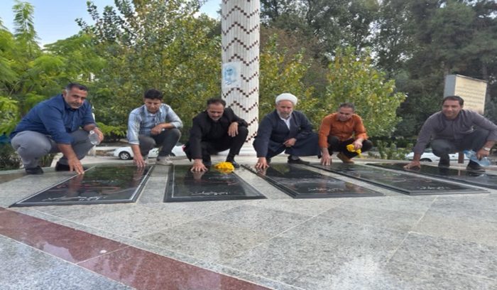 غبارروبی مزار شهدای گمنام توسط کارکنان مخابرات منطقه گلستان