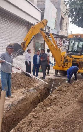 آغاز عملیات اجرایی شبکه فاضلاب در خیابان طالقانی غربی گنبد