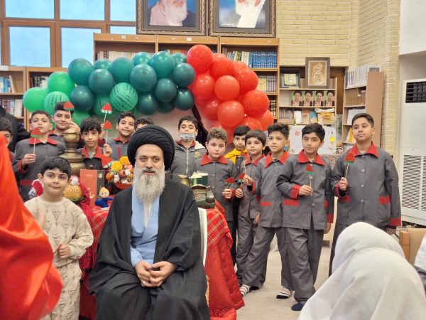 مسجد به روایت کودکان؛ بازدید فرهنگی دانش‌آموزان از مسجد جامع گلشن تور