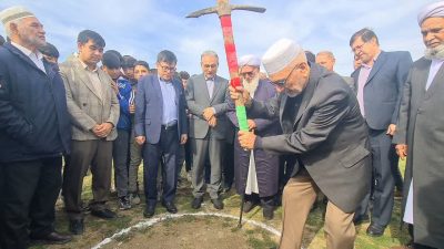 کلنگ‌ مدرسه خیرساز «انقلاب» بصیرآباد گمیشان به زمین زده شد