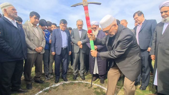 کلنگ‌ مدرسه خیرساز «انقلاب» بصیرآباد گمیشان به زمین زده شد