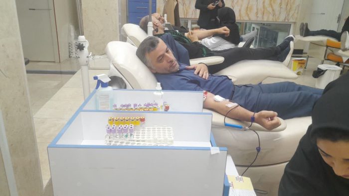 مدیرکل وجمعی از کارکنان بنیاد مستضعفان گلستان با اهدای خون، به پویش مشق شهادت پیوستند