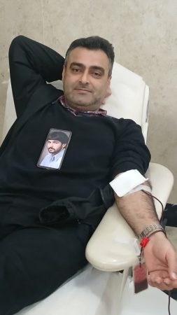 اهدای خون به نیابت از شهیدان و رهبر شهید، اقدامی ارزشمند و نمادین است که توسط بسیاری از افراد صورت می‌گیرد. در همین راستا، مهدی رستمانی با حضور در مرکز اهدای خون، به این پویش پیوست.