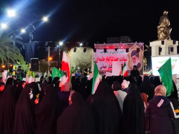 ادامه تجمع مردم انقلابی شهرستان ترکمن در محکومیت به شهادت رساندن رهبر معظم و انزجار از استکبار جهانی