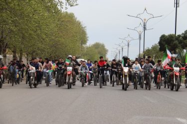 حضور دکتر نوروزی نماینده علی آباد کتول و کمالان در همایش رژه دوچرخه سواری دانش آموزان علی‌آبادی با عنوان پسران انقلاب در حمایت از رزمندگان اسلام و خونخواهی رهبر شهید انقلاب اسلامی