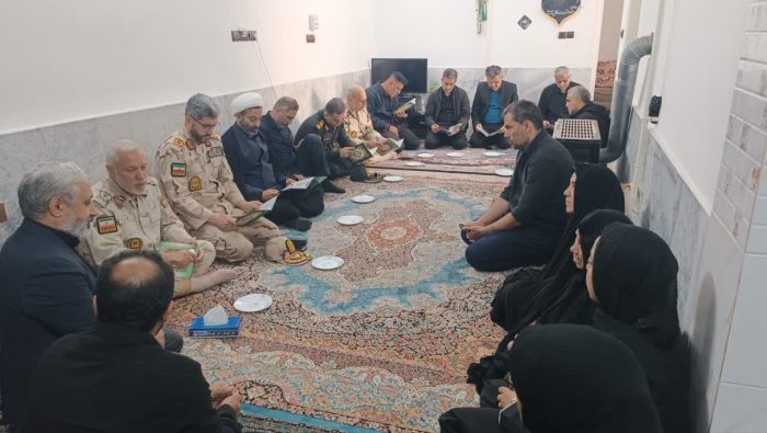 حضور مسئولان مرزبانی و عقیدتی‌سیاسی استان گلستان در منزل خانواده شهید جنگ رمضان