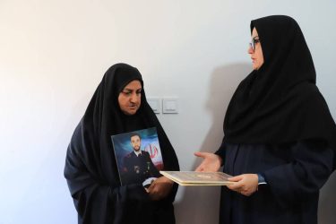 آزاده نظربلند با حضور در گلزار شهدای گرگان به مقام والای شهدا ادای احترام کرد