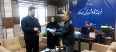 اهدای لوح تقدیر استاندار به دو تن از فرزندان شاهد شاغل در فرمانداری کردکوی