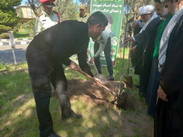 برگزاری آیین درختکاری به یاد شهدا با حضور حجت‌الاسلام شیرازی و فرماندهان مرزبانی و انتظامی