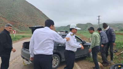 امدادرسانی به خودروی سانحه‌دیده در محور مراوه‌تپه با حضور رئیس پلیس راه استان گلستان