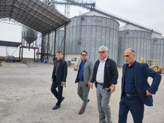 بازدید فرماندار شهرستان ترکمن از سیلوی ذخیره گندم دولتی