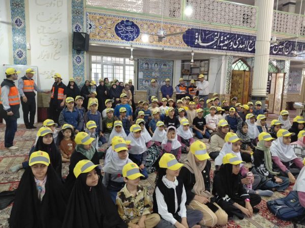 آموزش ایمنی جاده‌ای به دانش‌آموزان ازدارتپه با محوریت کانون دین و دانش