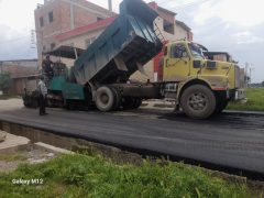 روکش آسفالت خیابان فردوس ۲۲ در راستای بهسازی معابر شهر قرق اجرا شد