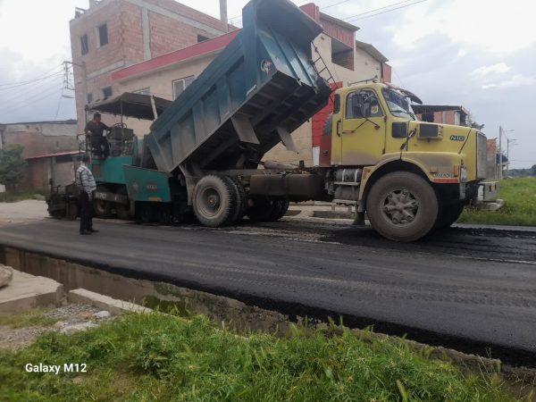 روکش آسفالت خیابان فردوس ۲۲ در راستای بهسازی معابر شهر قرق اجرا شد