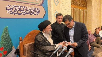 تجلیل آیت‌الله نورمفیدی از رئیس دانشگاه علوم پزشکی گلستان به پاس حمایت از بیماران نیازمند