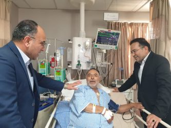 عیادت مسئولین شهرستان گنبدکاووس از بیماران بستری در بیمارستان تامین اجتماعی