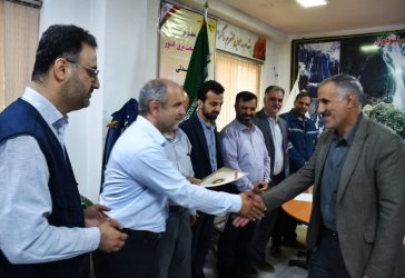 تجلیل از برقبانان و نیروهای عملیاتی صنعت برق در شهرستان علی‌آبادکتول با حضور فرماندار