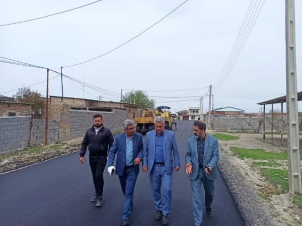 اجرای عملیات آسفالت معابر روستای صفا ایشان شهرستان گمیشان