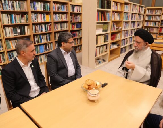 دیدار مدیر عامل شرکت ملی پخش فرآورده های نفتی با نماینده ولی فقیه در استان