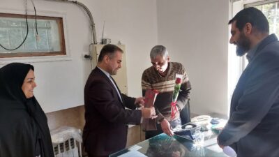 فرماندار گرگان از کارمند روشندل فرمانداری تجلیل کرد.