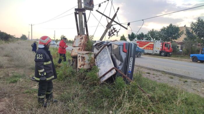 برخورد شدید پژو پارس با تیرشبکه برق در محور قدیم کردکوی به گرگان