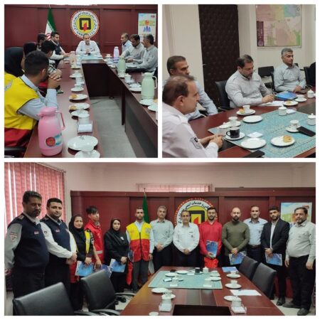 جلسه رئیس سازمان آتش نشانی و خدمات ایمنی با آتش نشانان داوطلب و اعضاء گروه های دوام محلات برگزار گردید