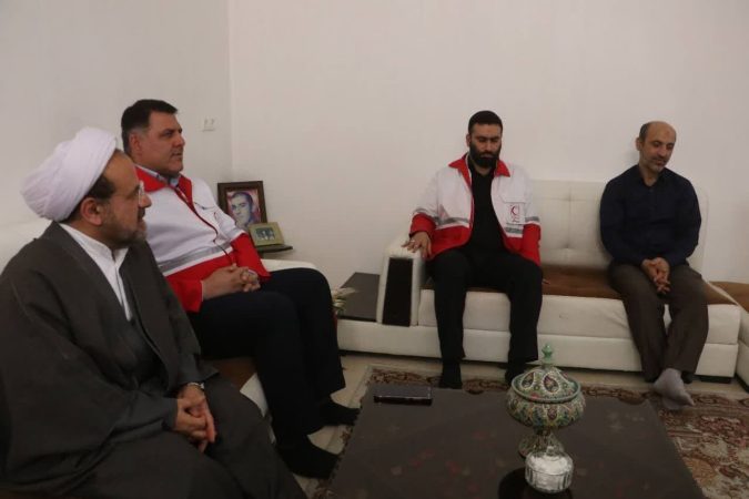 دیدار هلال احمری ها با خانواده شهیدِ پنجم آذر گرگان