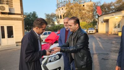 دریافت جایزه برنده خوش اقبال همایش پیاده روی گرگان