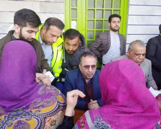 مدیرعامل شرکت گاز استان گلستان همراه با کاروان خدمت استان، پاسخگوی درخواست های مردمی شهر کرند بود