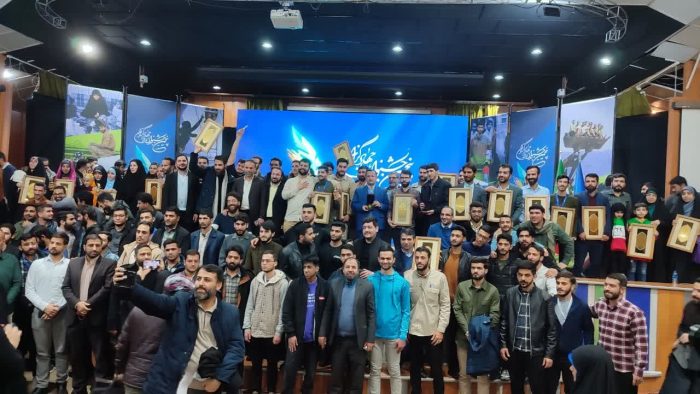 دریافت نشان خدمت توسط رئیس دانشگاه علوم کشاورزی و منابع طبیعی گرگان در پنجمین جشنواره ملی جهادگران