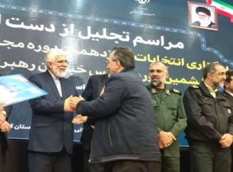 لوح سپاس استاندارگلستان به مدیرعامل شرکت گاز استان