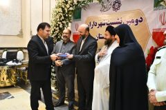 خوش‌رویی، حسن خلق، سعه صدر و صبوری در برخورد با مردم ویژگی شهردار موفق و مردمی است