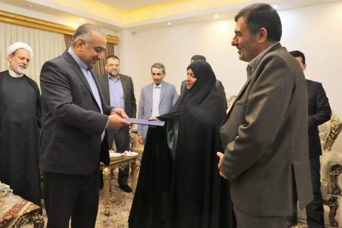 ادای احترام مسئولان قضایی گلستان به ایثارگران دادگستری استان