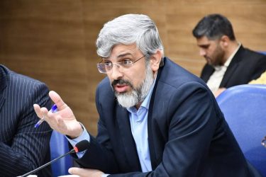دادستان مرکز استان از آمادگی برخورد با دستگاه های اجرایی سنگ انداز در مسیر تولید خبر داد