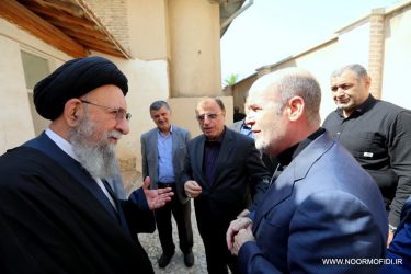 حضور نماینده رهبر انقلاب در منزل خانواده‌های مصیب‌دیده‌ی حادثه معدن_طبس