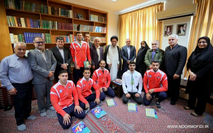 دیدار مدیرکل ورزش و جوانان استان و جمعی از قهرمانان جهان تیم ملی کبدی ساحلی با حضرت آیت الله نور مفیدی