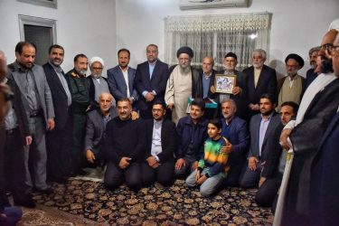 دیدار نماینده ولی فقیه در استان گلستان با پدر معظم شهیدان زنگانه