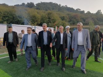 به مناسبت گرامیداشت هفته تربیت بدنی و ورزش سه چمن مصنوعی مینی فوتبال در گلستان افتتاح شد