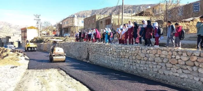 ۳۰۰۰ متر مربع از معابر خاکی روستای نراب زیرسازی و آسفالت شد