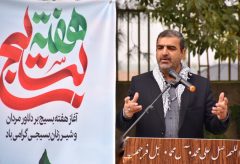 عطرافشانی گلزارشهدای امام زاده عبدالله فندرسک به مناسبت هفته بسیج